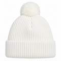 Witte muts met pompon – Personaliseer met naam of logo