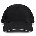 Zwarte cap met witte bies – Bedrukken of borduren
